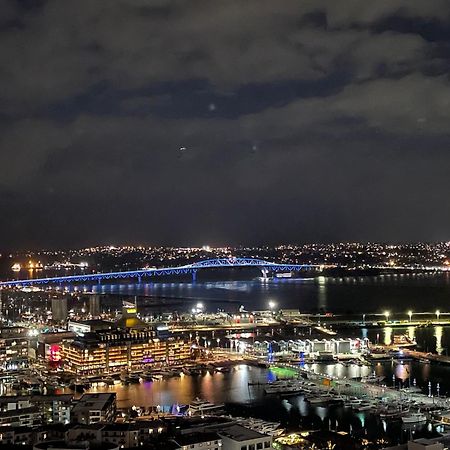Top Floor Harbour View And Skytower View Apartment In Cbd 오클랜드 외부 사진