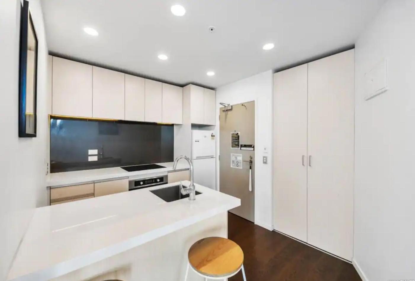 Top Floor Harbour View And Skytower View Apartment In Cbd 오클랜드 외부 사진
