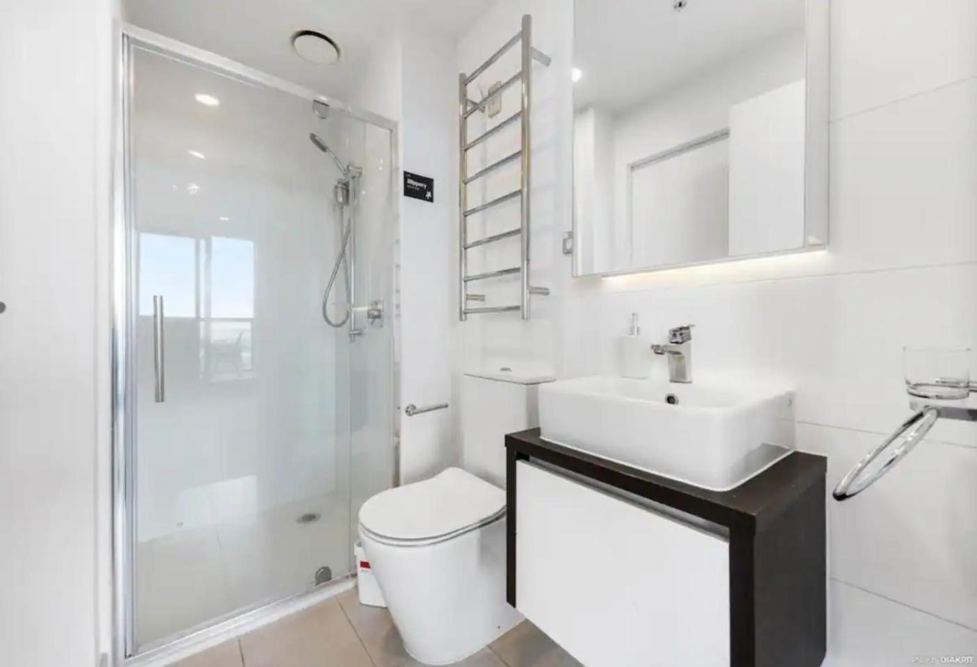 Top Floor Harbour View And Skytower View Apartment In Cbd 오클랜드 외부 사진