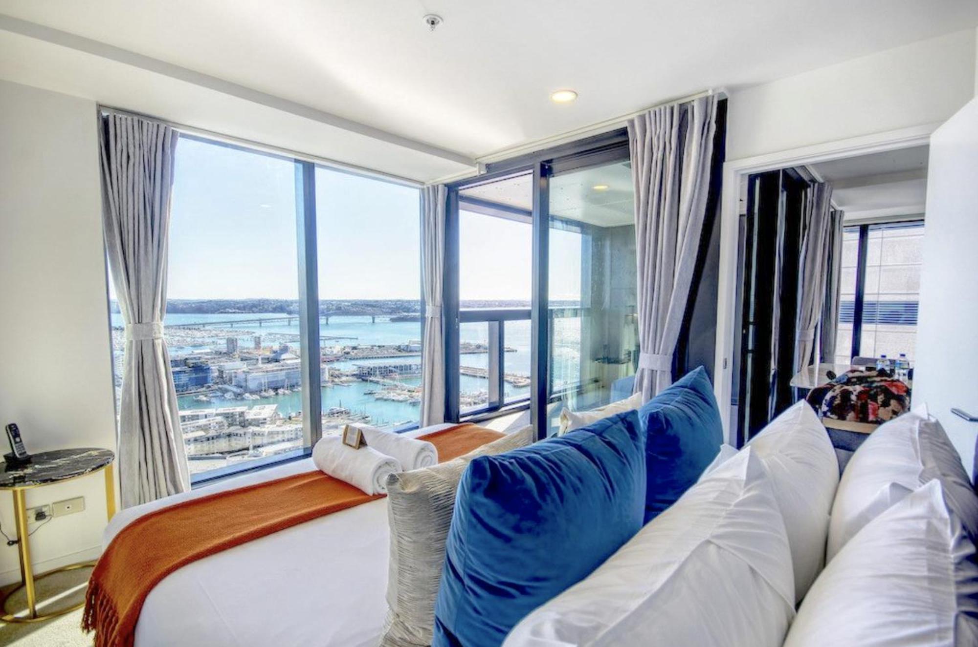 Top Floor Harbour View And Skytower View Apartment In Cbd 오클랜드 외부 사진