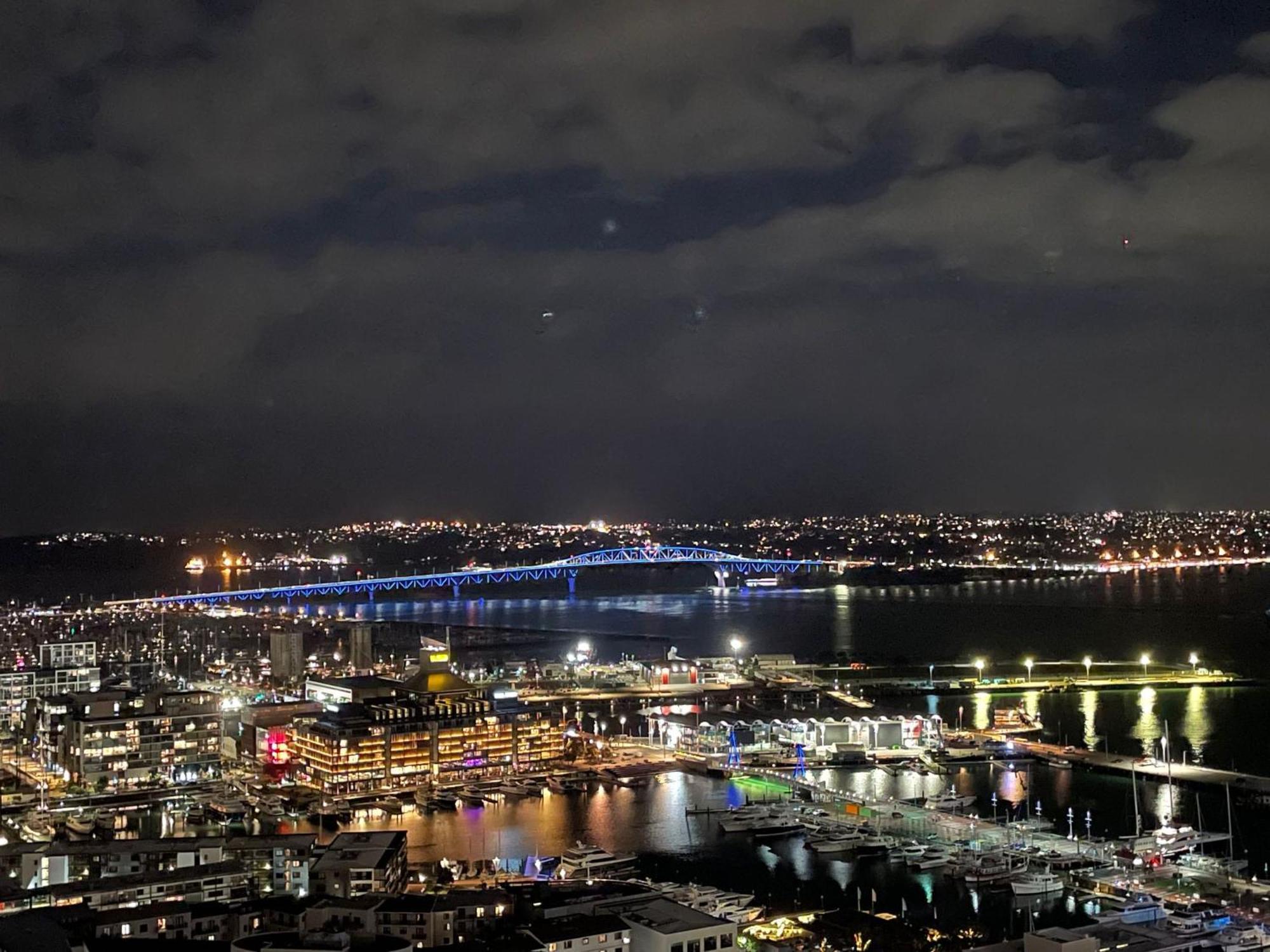 Top Floor Harbour View And Skytower View Apartment In Cbd 오클랜드 외부 사진